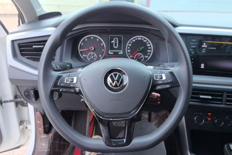 Volkswagen Polo 2021 car image #11
