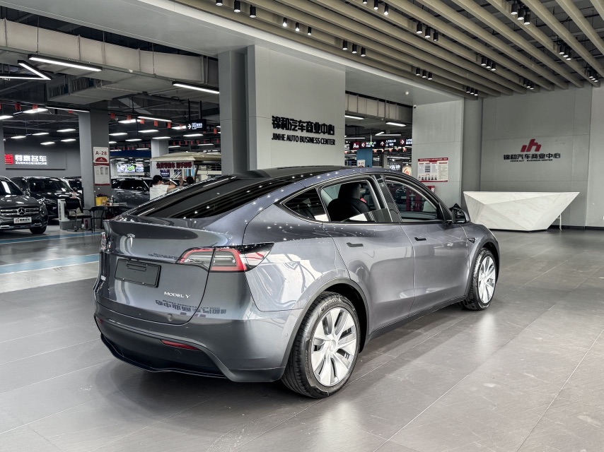 Tesla Model Y 2023 #4 Tesla Model Y 2023 car image #4