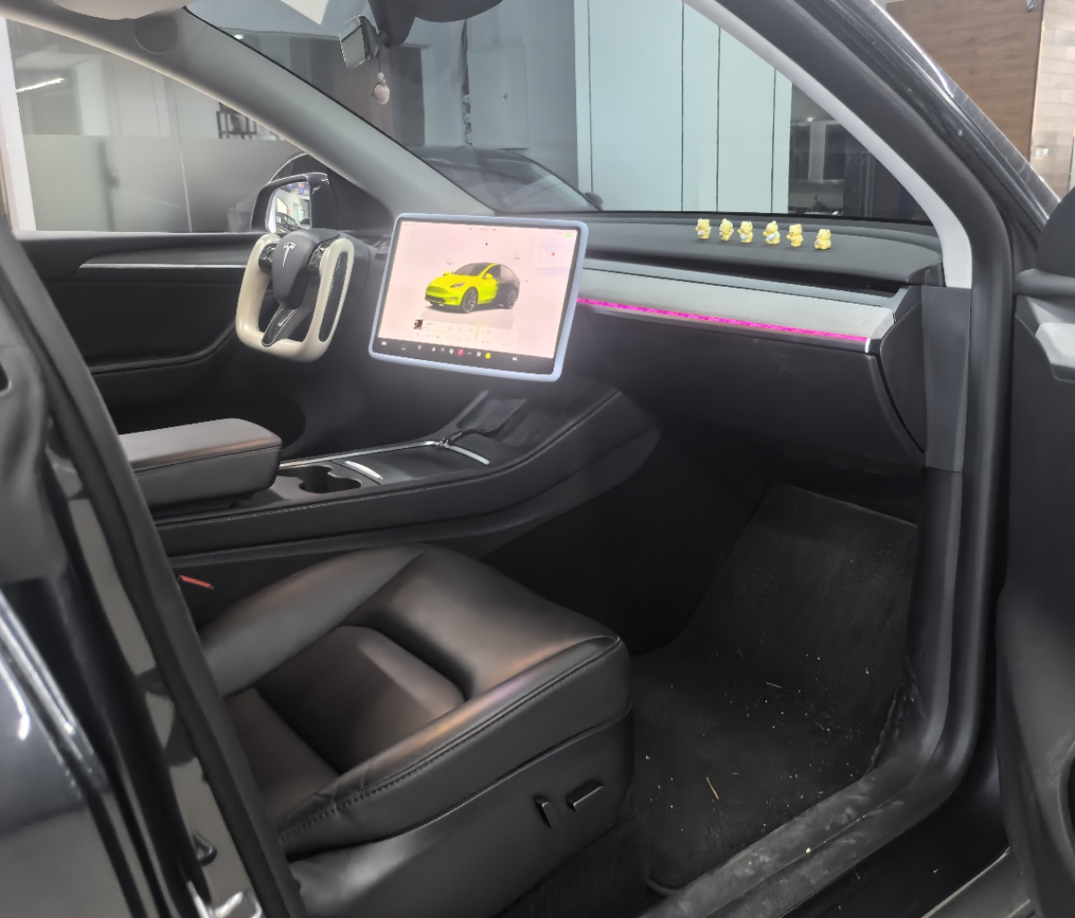 Tesla Model Y 2026 #4 Tesla Model Y 2026 صورة سيارة #4