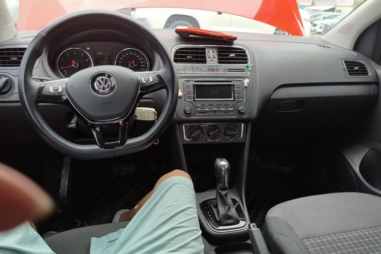 Volkswagen Polo 2019 car image #11