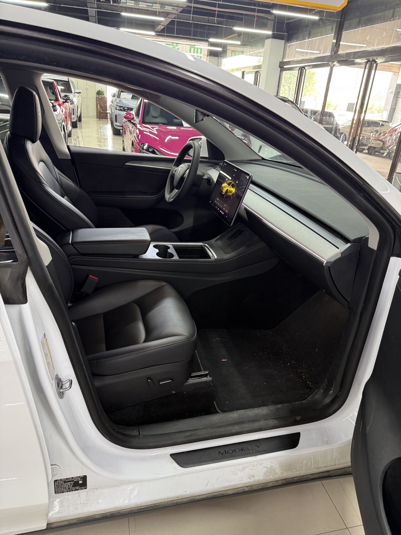 Tesla Model Y 2023 #4 Tesla Model Y 2023 car image #4