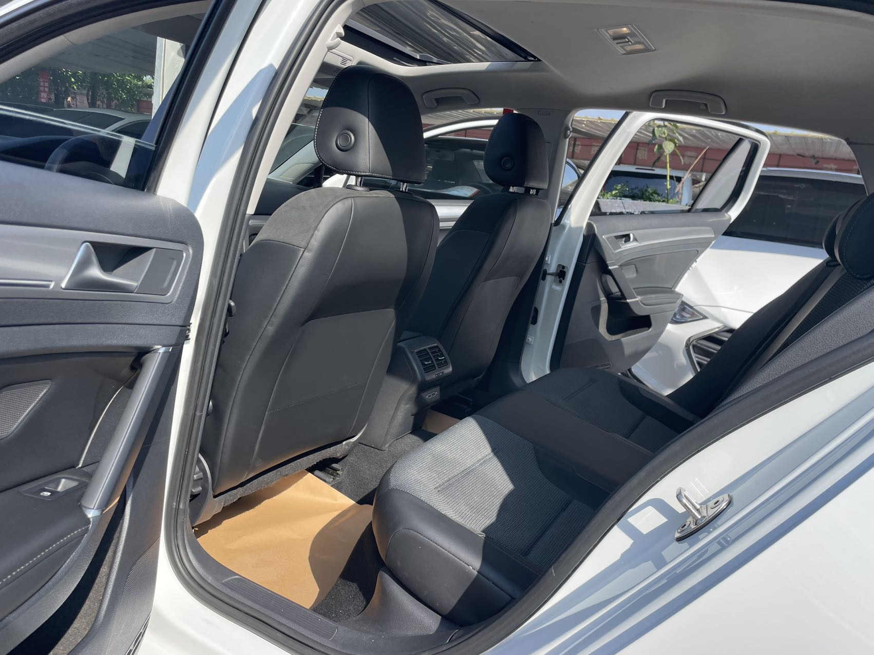 Volkswagen Golf 2020 car image #3