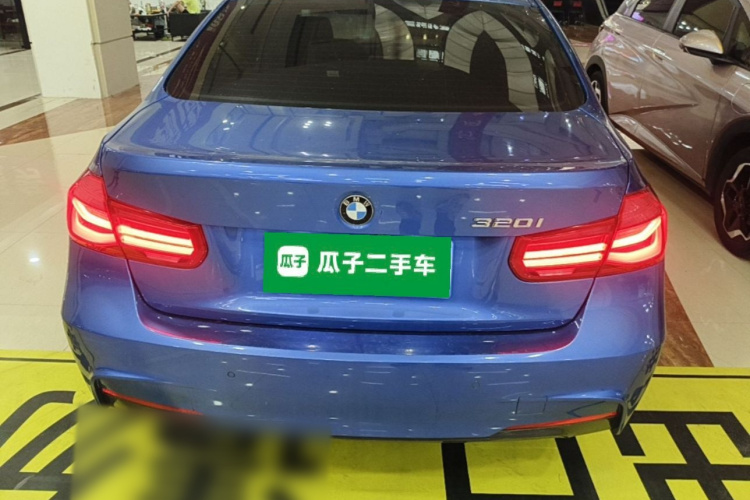 BMW 3 Series 2018 #6 BMW 3 Series 2018 car image #6