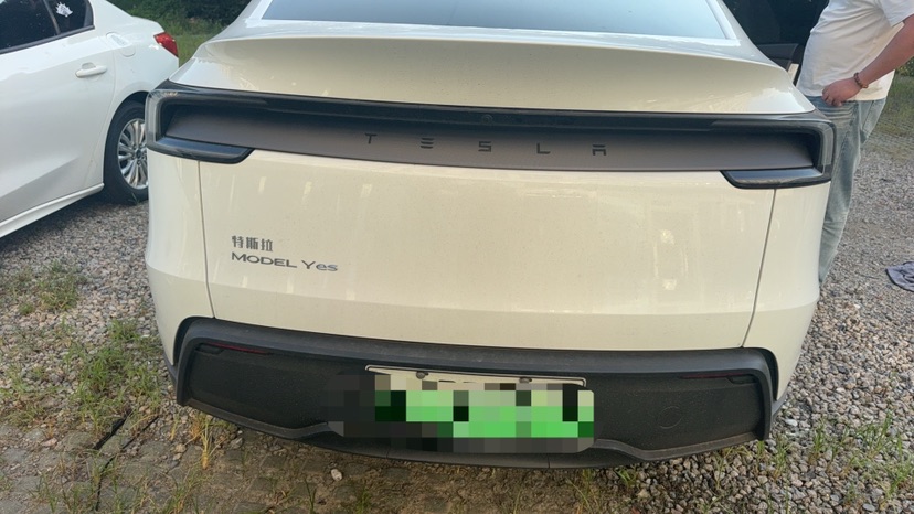 Tesla Model Y 2026 #2 Tesla Model Y 2026 car image #2