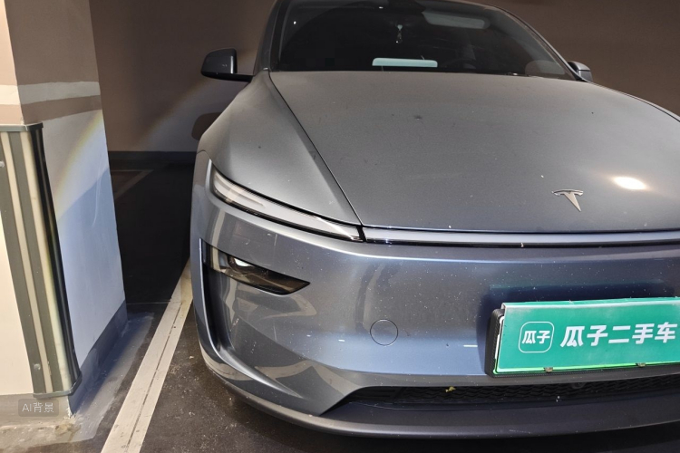 Tesla Model Y 2025 immagine di auto #8