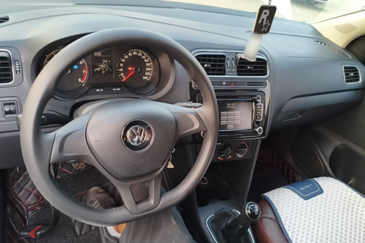 Volkswagen Polo 2016 car image #10