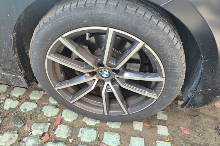 BMW 3 Series 2021 صورة سيارة #9