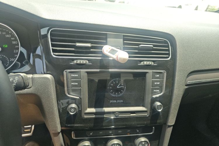 Volkswagen Golf 2017 car image #17