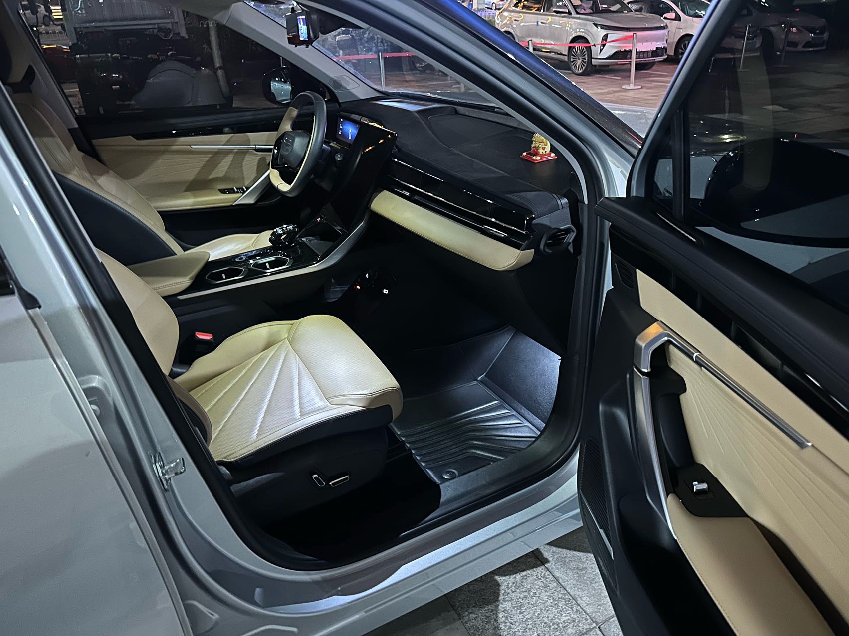 GEELY Boyue L 2023 car image #5