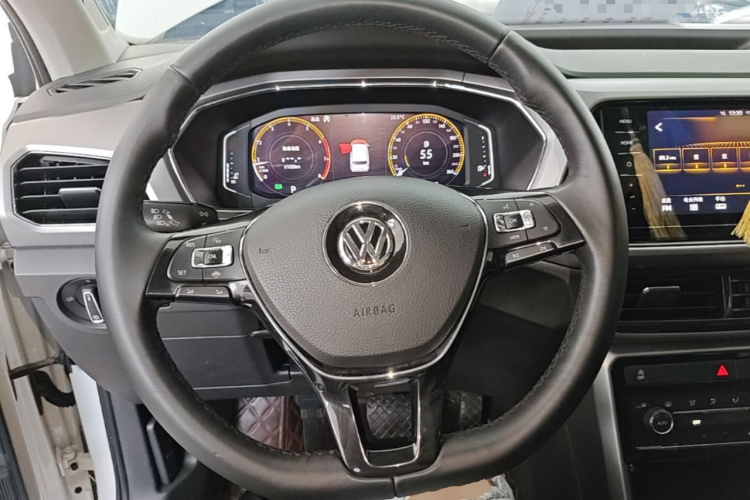 Volkswagen T-Cross 2020 car image #11