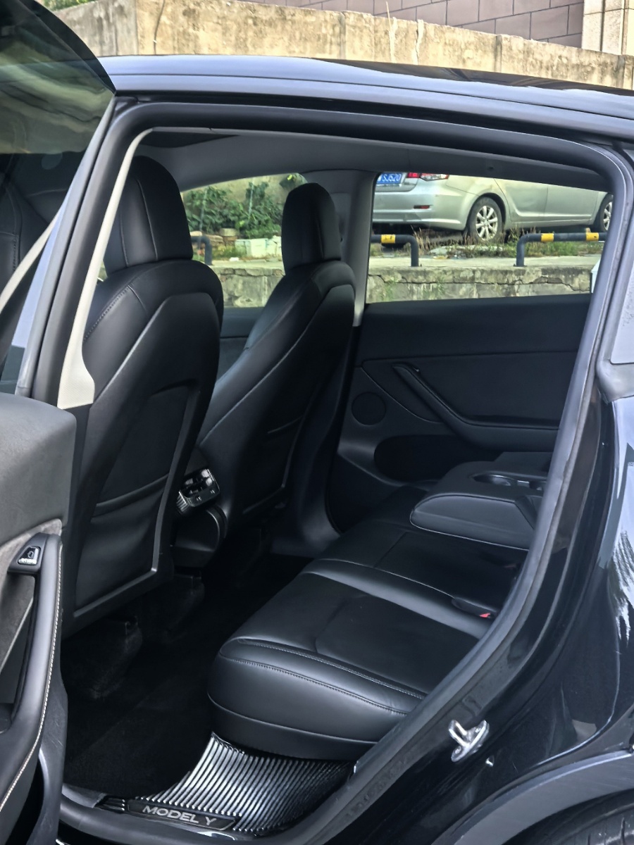 Tesla Model Y 2022 #8 Tesla Model Y 2022 car image #8