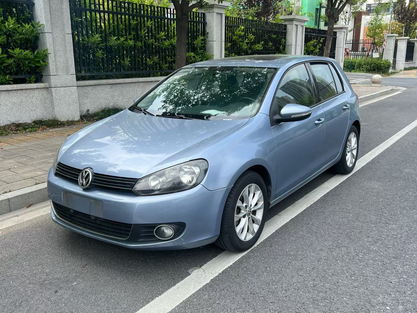 Volkswagen Golf 2012 car image 