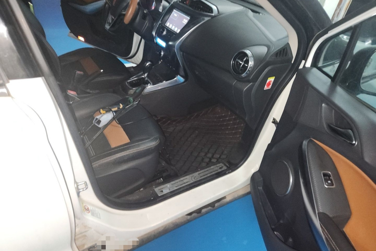 BYD Yuan 2016 #21 BYD Yuan 2016 car image #21