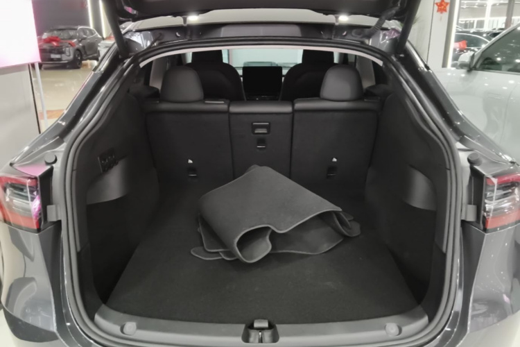 Tesla Model Y 2023 #19 Tesla Model Y 2023 car image #19