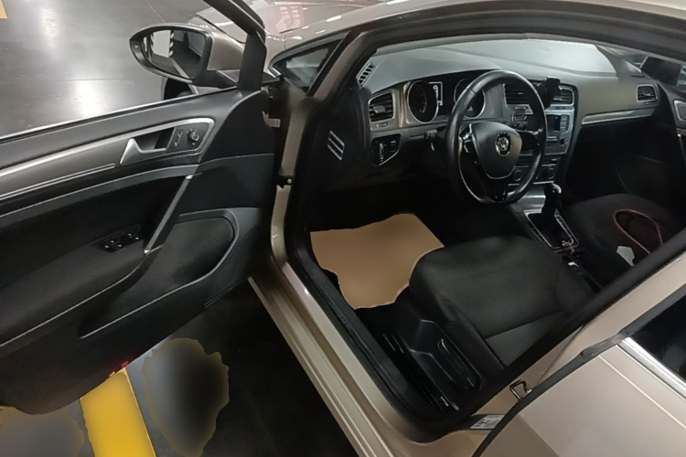 Volkswagen Golf 2015 car image #16