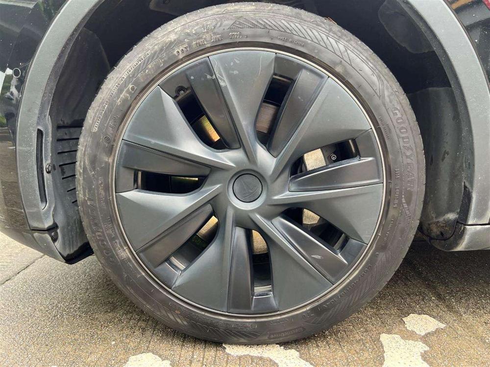 Tesla Model Y 2023 #8 Tesla Model Y 2023 car image #8