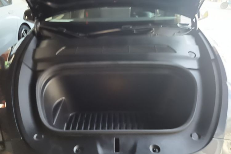 Tesla Model Y 2024 #20 Tesla Model Y 2024 car image #20