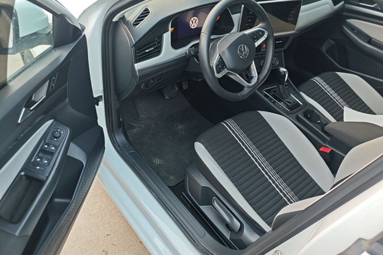 Volkswagen Bora 2024 immagine di auto #16