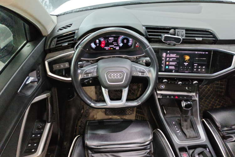 Audi Q3 2022 car image #11