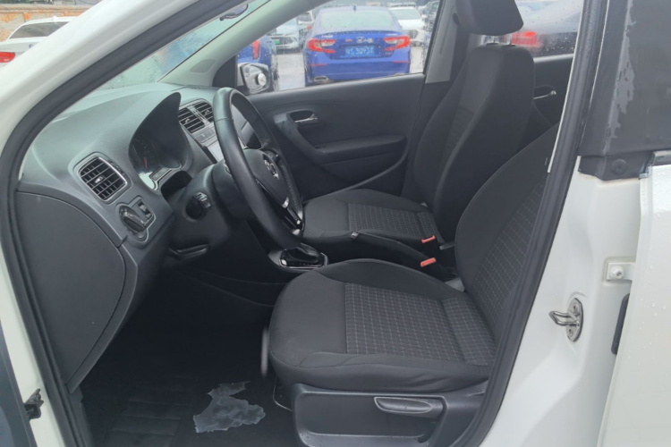 Volkswagen Polo 2018 car image #15