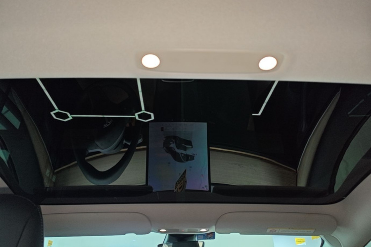 Tesla Model 3 2022 car image #18