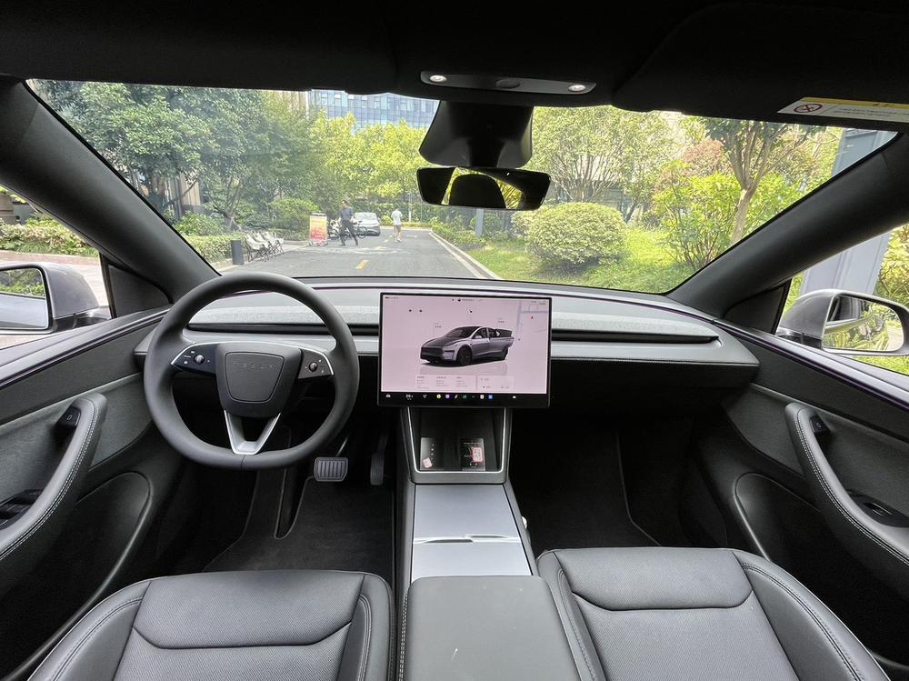 Tesla Model Y 2026 #11 Tesla Model Y 2026 car image #11