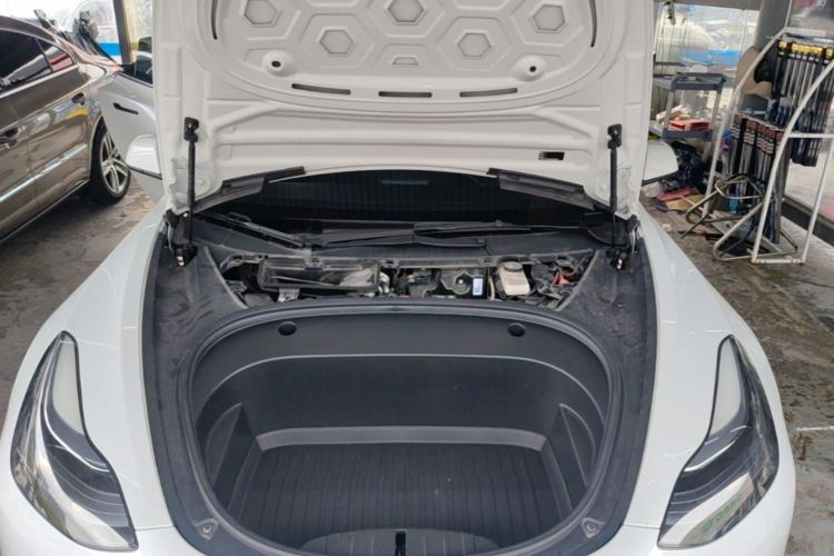Tesla Model 3 2023 car image #20