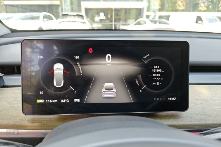 Tesla Model Y 2023 car image #13