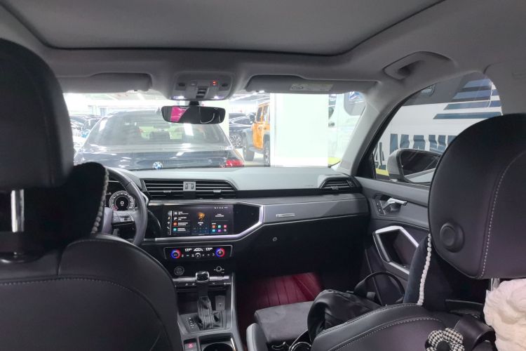 Audi Q3 2023 car image #20