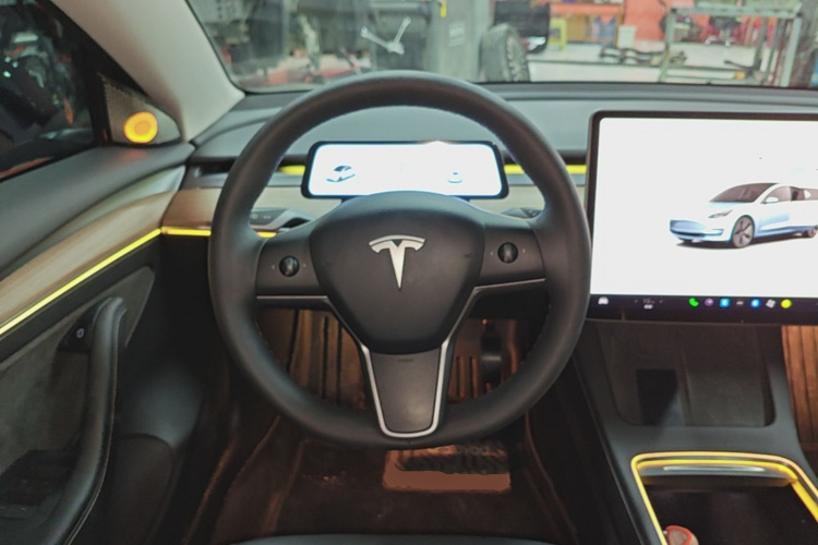 Tesla Model 3 2023 car image #11