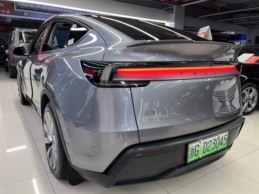 Tesla Model Y 2025 #3 Tesla Model Y 2025 car image #3