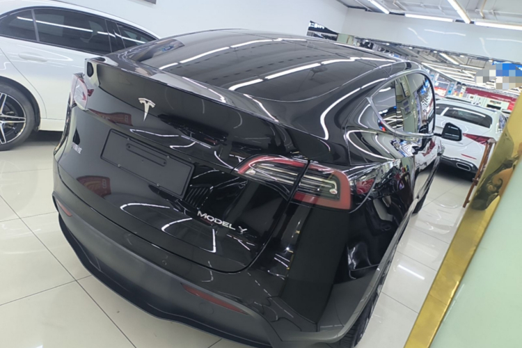 Tesla Model Y 2023 #7 Tesla Model Y 2023 immagine di auto #7