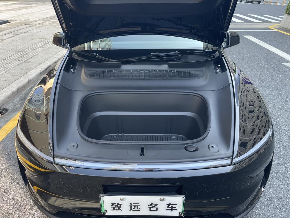 Tesla Model Y 2026 #23 Tesla Model Y 2026 صورة سيارة #23