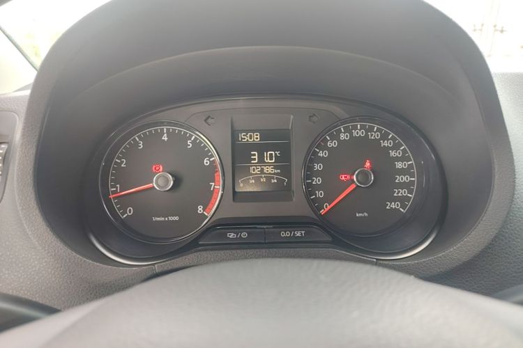Volkswagen Polo 2015 car image #12