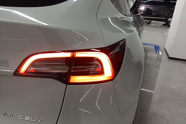 Tesla Model Y 2021 #8 Tesla Model Y 2021 صورة سيارة #8