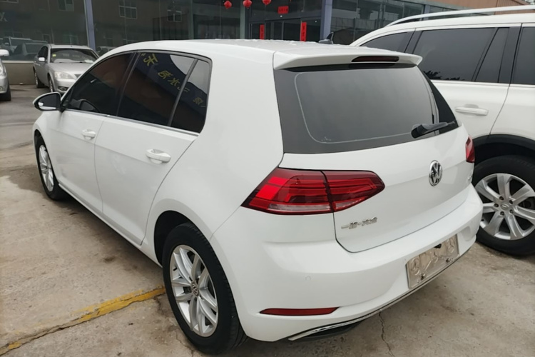 Volkswagen Golf 2019 car image #5