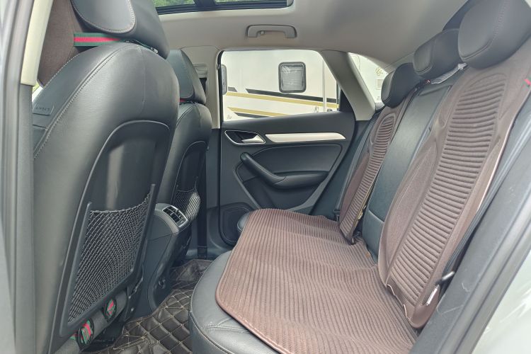 Audi Q3 2018 car image #18