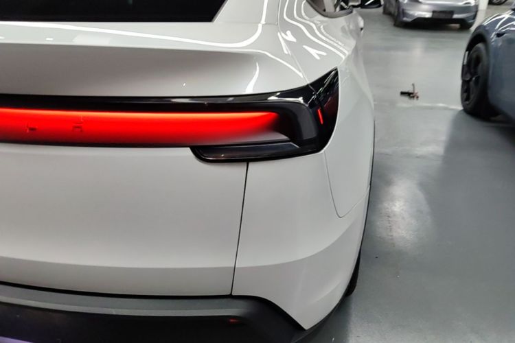 Tesla Model Y 2025 #8 Tesla Model Y 2025 immagine di auto #8