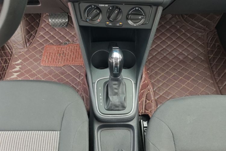 Volkswagen Polo 2016 car image #14