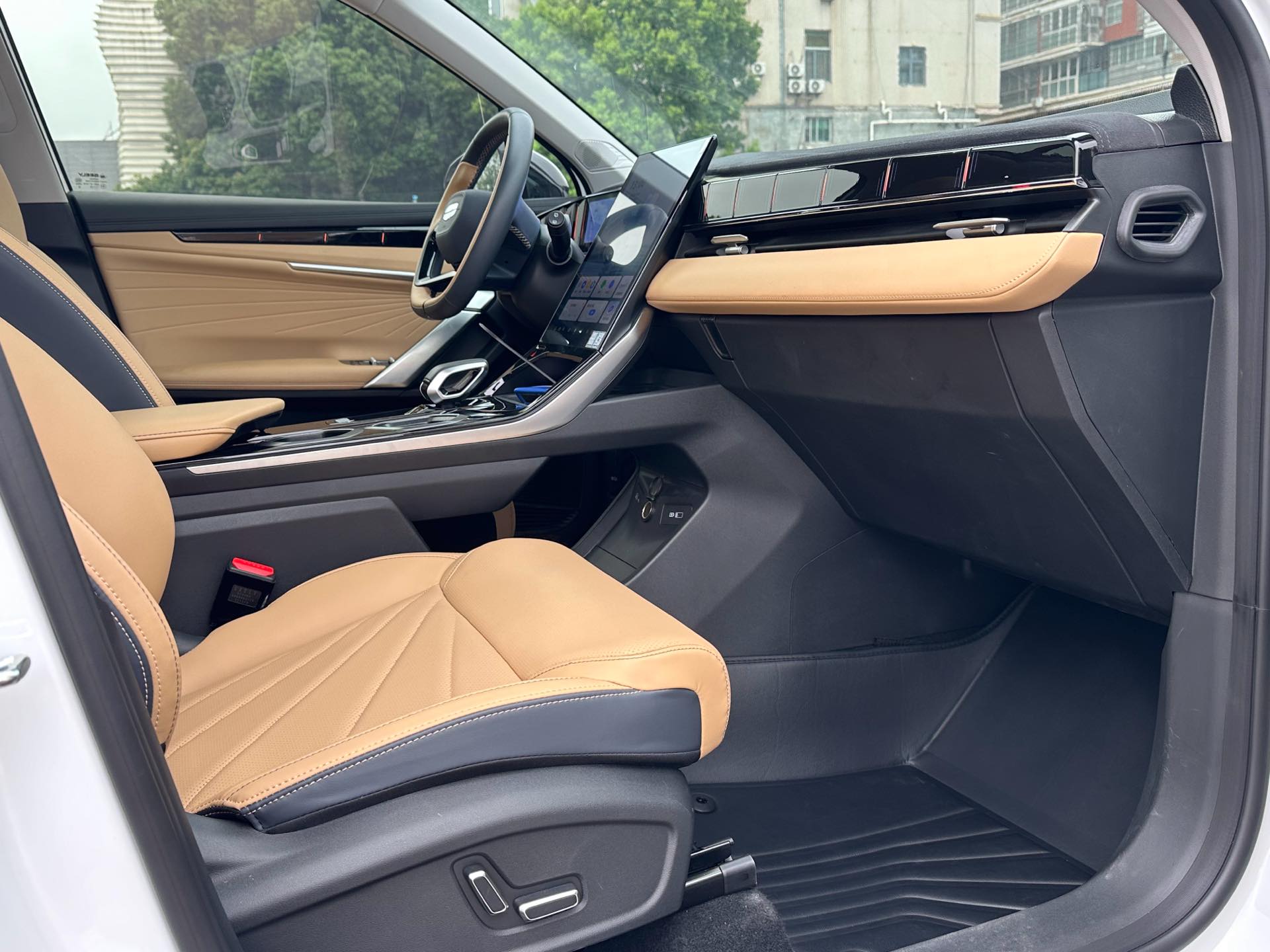 GEELY Boyue L 2023 car image #9