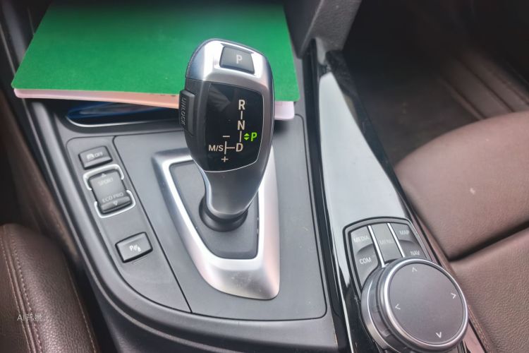 BMW 3 Series 2019 imagen de coche #16