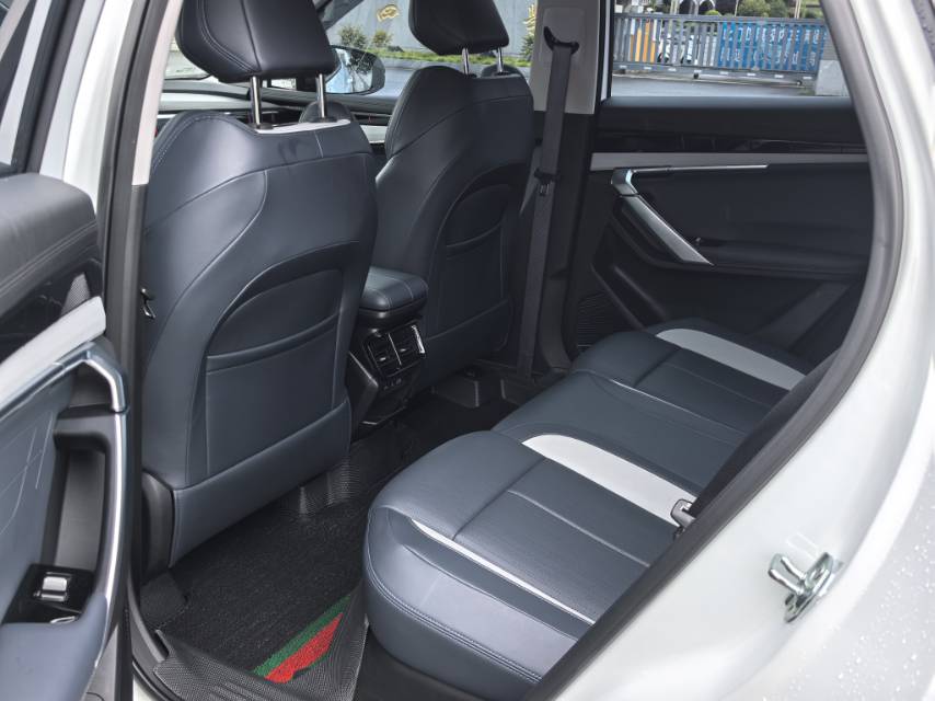 GEELY Boyue L 2025 car image #7