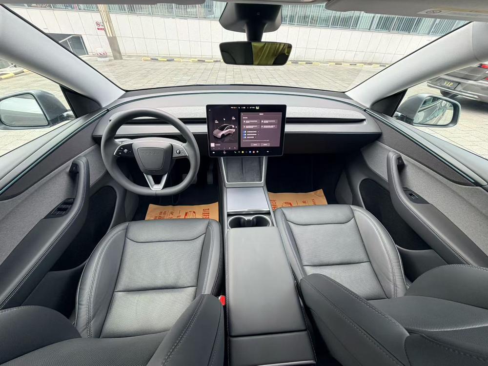 Tesla Model Y 2025 car image #7
