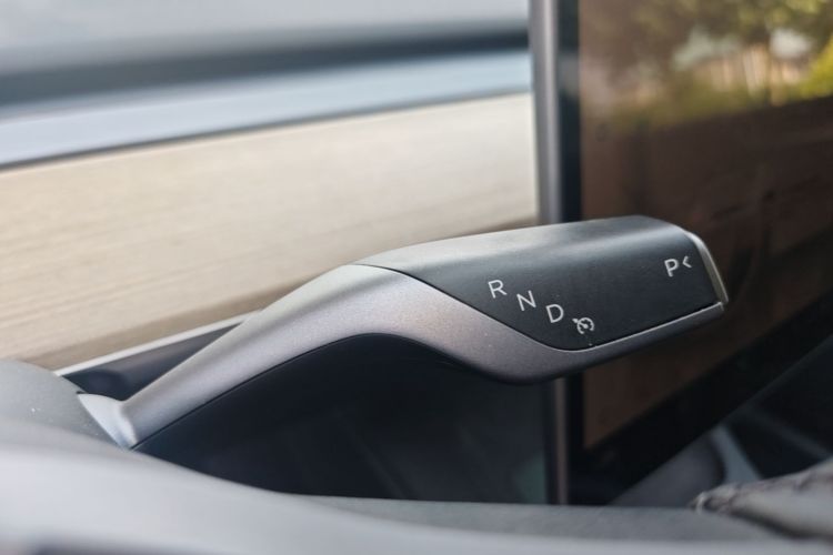 Tesla Model Y 2022 car image #18