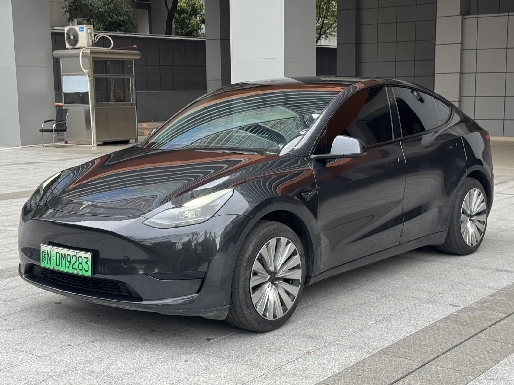 Tesla Model Y 2024 #3 Tesla Model Y 2024 car image #3