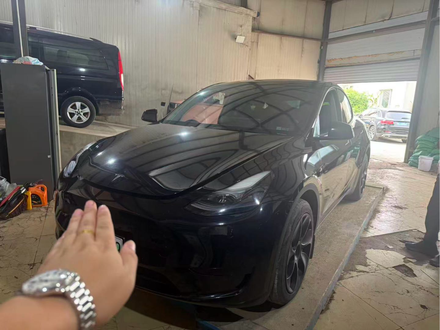 Tesla Model Y 2023 #2 Tesla Model Y 2023 car image #2