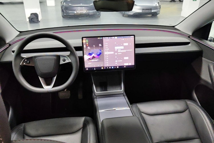 Tesla Model Y 2025 #10 Tesla Model Y 2025 immagine di auto #10