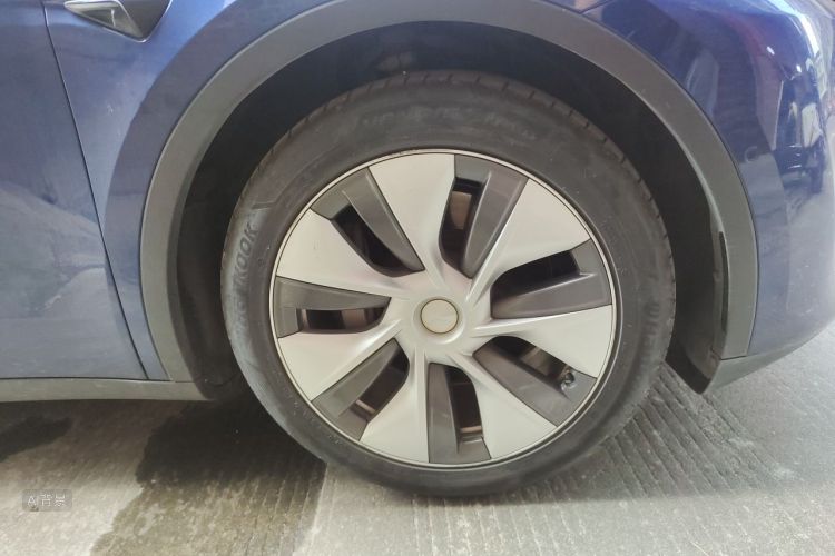 Tesla Model Y 2021 immagine di auto #9