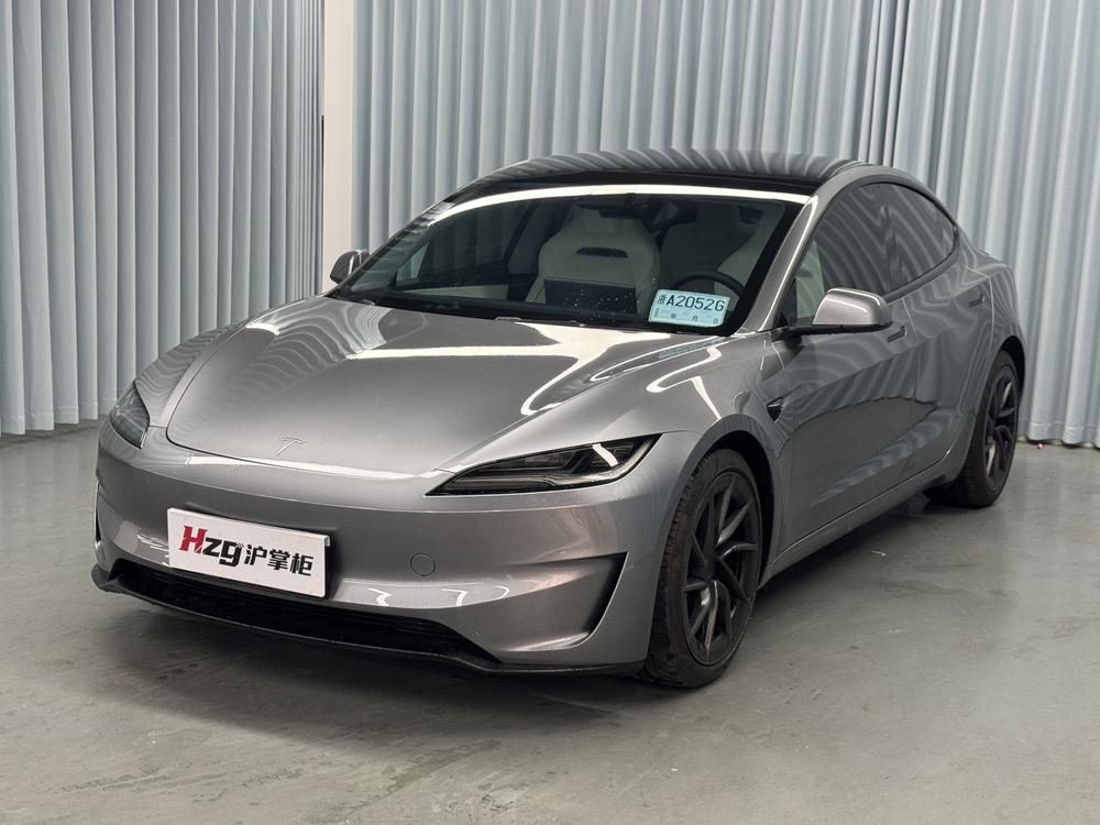 Tesla Model 3 2024 immagine di auto 