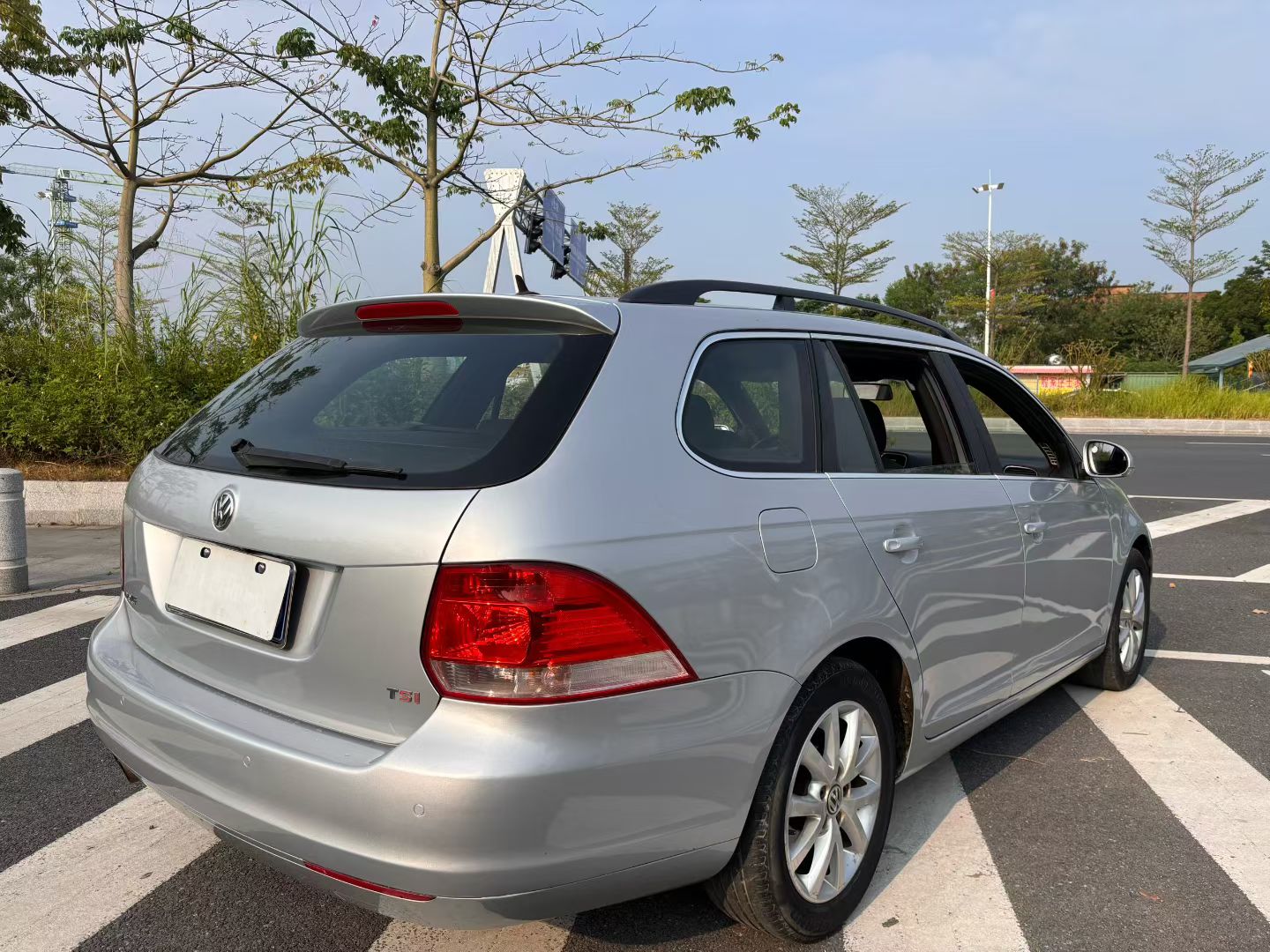 2014 car image #5